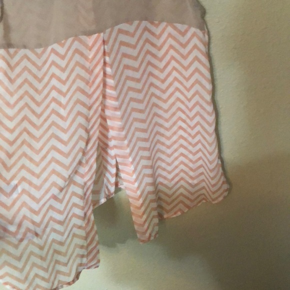 Peach and tan colored sleeveless button up shirt - Picture 6 of 8